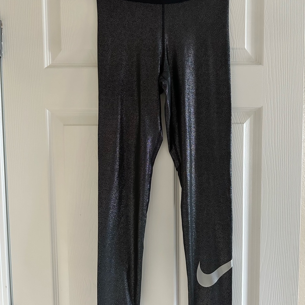 Nike Silver Metallic Leggings // Medium